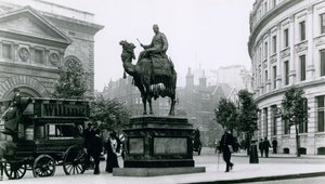 セントマーチンズプレイス、ロンドン 作： English Photographer