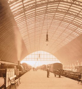 セントパンクラス駅、ロンドン 作： English Photographer