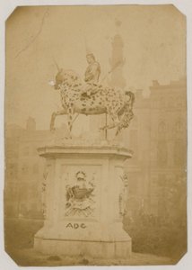 キングジョージ1世の像、レスタースクエア、ロンドン; 1866年に撮影した写真 作： English Photographer