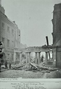 ウェストミンスターLBストランド：ビューフォートビル、火災による損傷、1890 作： English Photographer