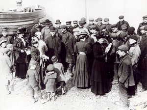 ヘイスティングスのサフラゲット、1908 作： English Photographer