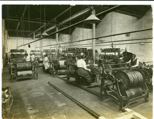 タペストリーの設定、ヒューズ工場第2、1923年 作： English Photographer