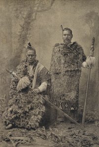 マオリの王様タウヒャオと、ワイヤームー・テ・ウィオロ少佐（モノクロ写真 作： English Photographer