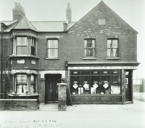 ビーハイブダイニングルーム97.0 ALB、1899 作： English Photographer