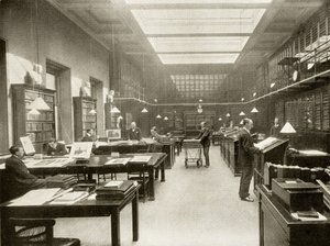 大英博物館の印刷室、1900年頃、ジョージベルウントソンズ発行のAlfred Whitmanによる「The Print-Collector&39;s Handbook」（1901年） 作： English Photographer