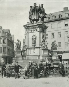 フランクフォートのグーテンベルク・モニュメント（モノクロ写真 作： English Photographer