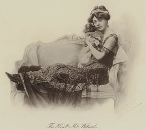 ウォロンド夫人（モノクロ写真） 作： English Photographer