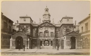 ホワイトホール、ロンドンからの馬の警備員 作： English Photographer