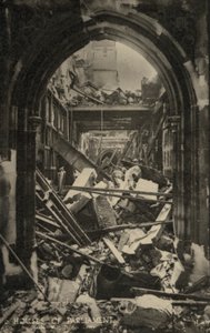第2次世界大戦中の爆撃で被害を受けたロンドンの国会議事堂（モノクロ写真 作： English Photographer