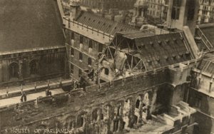 第2次世界大戦中の爆撃で被害を受けたロンドンの国会議事堂（モノクロ写真 作： English Photographer