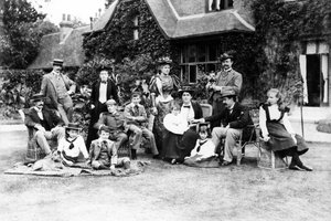 ヒュージー家、1890年頃 作： English Photographer