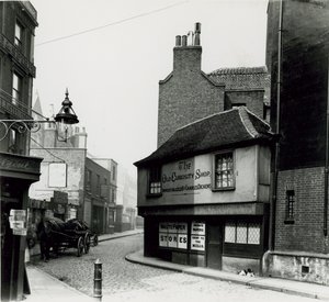 The Old Curiosity Shop、ポーツマスストリート、リンカーンズインフィールズ、ロンドン 作： English Photographer