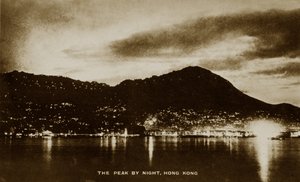 1940年のPte H. Chickの奉仕に関する写真のアルバムからの香港の夜のピーク 作： English Photographer