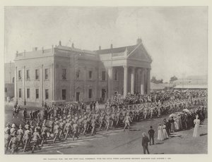 1899年10月7日、ロイヤルノースランカシャー連隊が行進している、トランスバール戦争、キンバリーの新市庁舎 作： English Photographer