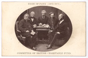 パリ包囲戦（1870-1871）で貧しい人々を支援した英国慈善基金の委員会（モノクロ写真 作： English Photographer