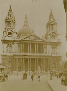 セントポール大聖堂のファサード 作： English Photographer