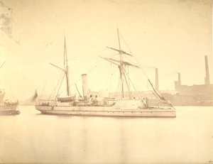 タイン川に係留された砲艦「デルタ」の右舷、1876年頃 作： English Photographer