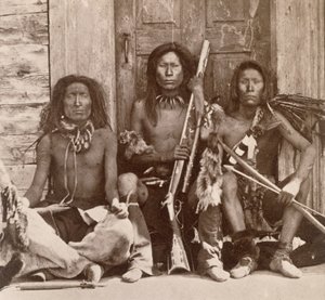 英国工兵隊が第四十九度線で撮影した三人のインド人勇士（セピア色の写真 作： English Photographer