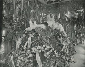 メキシコシティのサンフェルナンド墓地にあるフアレスの墓（モノクロ写真