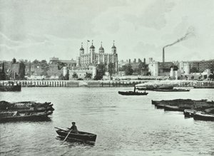 ロンドン塔、タワーヒル：川から、1895 作： English Photographer