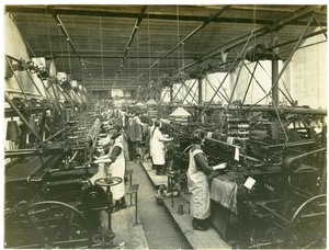 トルコ製織、ヒューズ工場第2、1923年 作： English Photographer