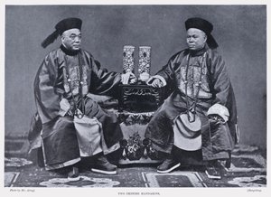 2人の中国人マンダリン（モノクロ写真 作： English Photographer