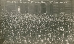 1921年11月11日、ロンドンのマンションハウスでの2分の沈黙 作： English Photographer