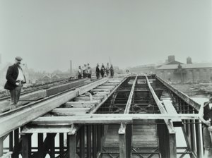 ボクソール橋：解体、1898 作： English Photographer