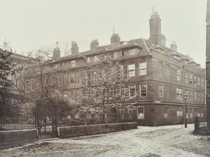 クリフォードイン、シティオブロンドン、1885年のビュー 作： English Photographer