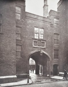 リンカーンズインゲートウェイのビュー、ロンドン、1876 作： English Photographer