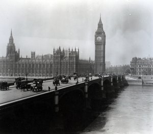 ウェストミンスターブリッジと国会議事堂の眺め 作： English Photographer