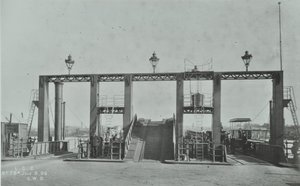 ウーリッジフェリーの眺め、1896 作： English Photographer