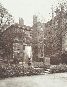 ミドルテンプルファウンテンコート、ロンドン、1884年に噴水の眺め 作： English Photographer