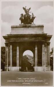 ウェリントンアーチと像のQuadrigaグループ 作： English Photographer