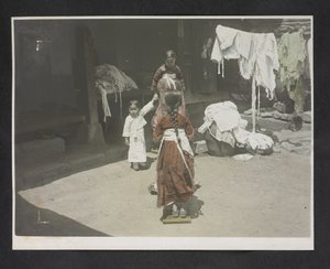若い女の子、韓国の写真アルバム 作： English Photographer