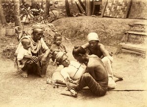 入れ墨されているシャンの男、1890（セピア写真）