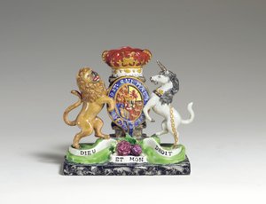 英国王室の紋章が描かれたWalton Armorial Spill Vase, c.1825（パールウェア 作： English School