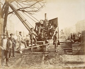 1890年頃、ロンドンのパディントンでサークルラインを建設中に稼働していた蒸気クレーン（アルブメンはカードに印刷されています）