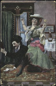身なりのよいカップルが笑っている写真 作： English School
