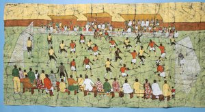 スタンドで見ている群衆とサッカーの試合を描いたアフリカのバティック（テキスタイル） 作： English School