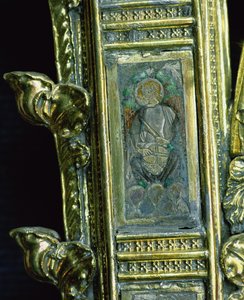 ケトルドラムを演奏する天使、ウィリアムオブワイカム（c.1320-1404）のクルージャーからの詳細（銀の金箔とシャンプーヴエナメル）（205100-32を参照）