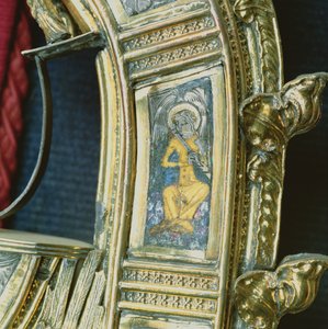ウィリアムオブワイカム（c.1320-1404）のクルージの詳細からフルートを演奏する天使（銀の金箔とシャンプーヴエナメル）（205100-32を参照）