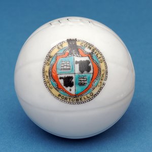 装甲記念品ミニチュアフットボール、ポートベッロシールドの装飾的な装飾（セラミック） 作： English School