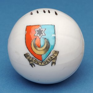 サウスシークレスト（セラミック）の移動を伴うアーモリアルのお土産ミニチュアフットボール 作： English School