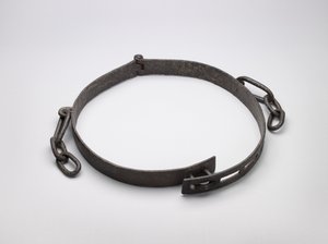 17世紀オックスフォードのブロードストリートで発見されたバンド（鉄）