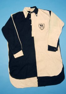 黒と白のサッカーシャツ、1930年代（綿） 作： English School