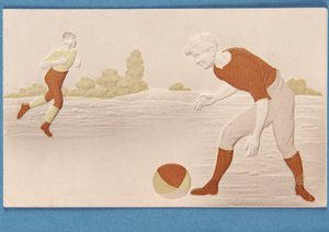 1880年代頃の2人のサッカー選手を描いたレリーフの空白カード 作： English School