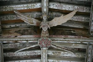 身廊に刻まれた木製の天使の1つのビューを描いた 作： English School