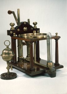 マクデブルク半球を備えた二重バレルエアポンプ、c.1800 作： English School
