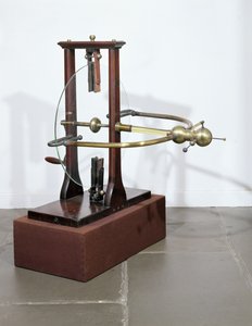 Jan Ingenhousz（1730-99）による設計後の静電プレートマシン 作： English School